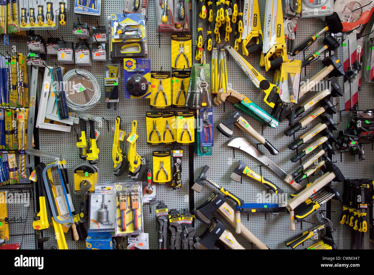 Anzeige in einem polnischen Baumarkt-Tool. Rzeczyca Zentralpolen Stockfoto