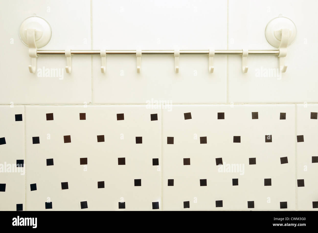 Badezimmer-Haken an der Wand stecken Stockfoto