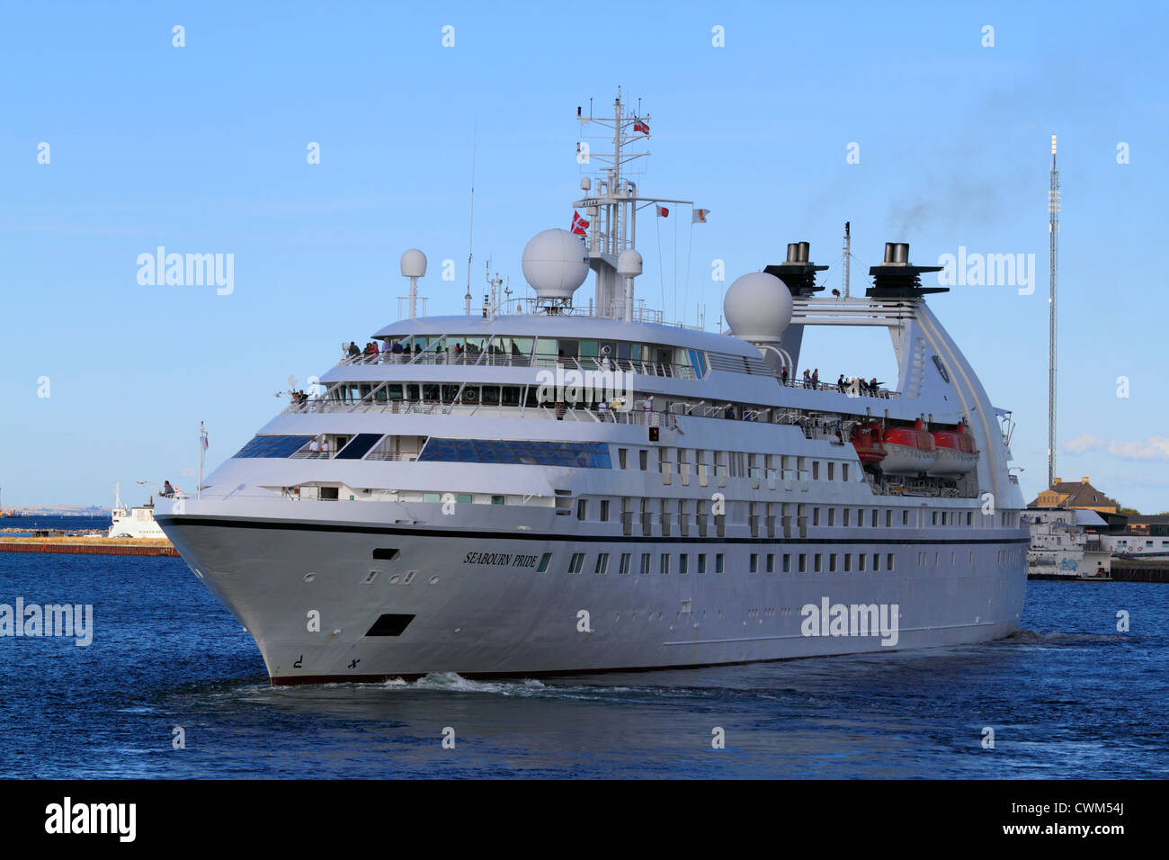 MS Seabourn Pride verlassen Hafen von Kopenhagen an einem späten Sommernachmittag für Warnemünde, Deutschland, und die Ostsee Stockfoto