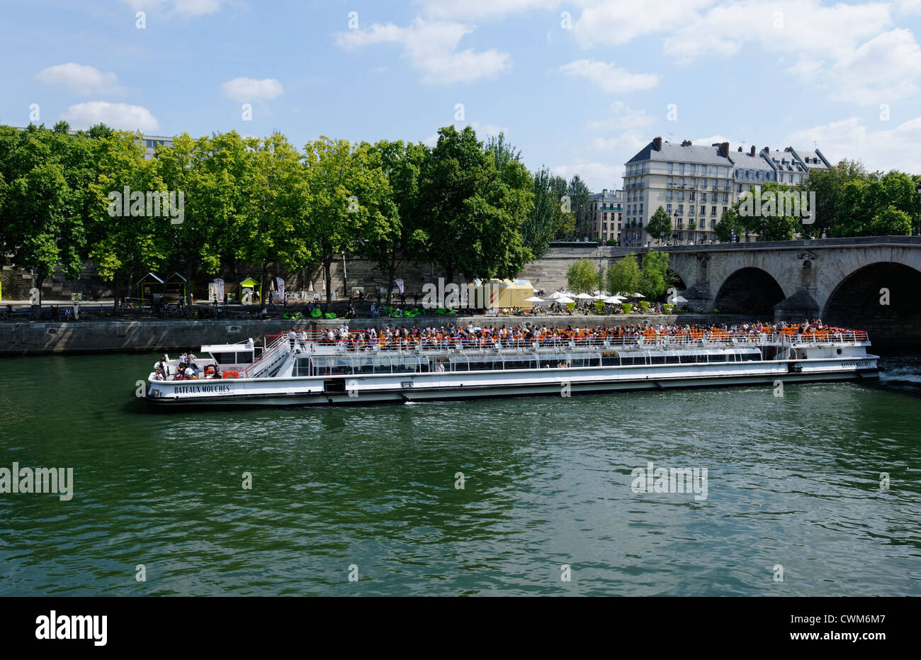 Touristischen Sightseeing-Boot Kreuzfahrt auf der Seine in PAris, Frankreich Stockfoto