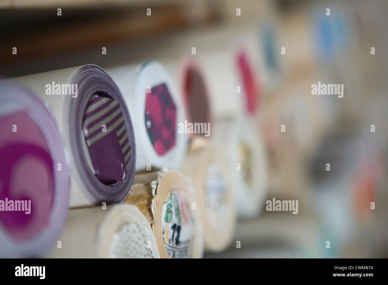 Vielzahl von gewalzten Tapeten, Nahaufnahme Stockfoto