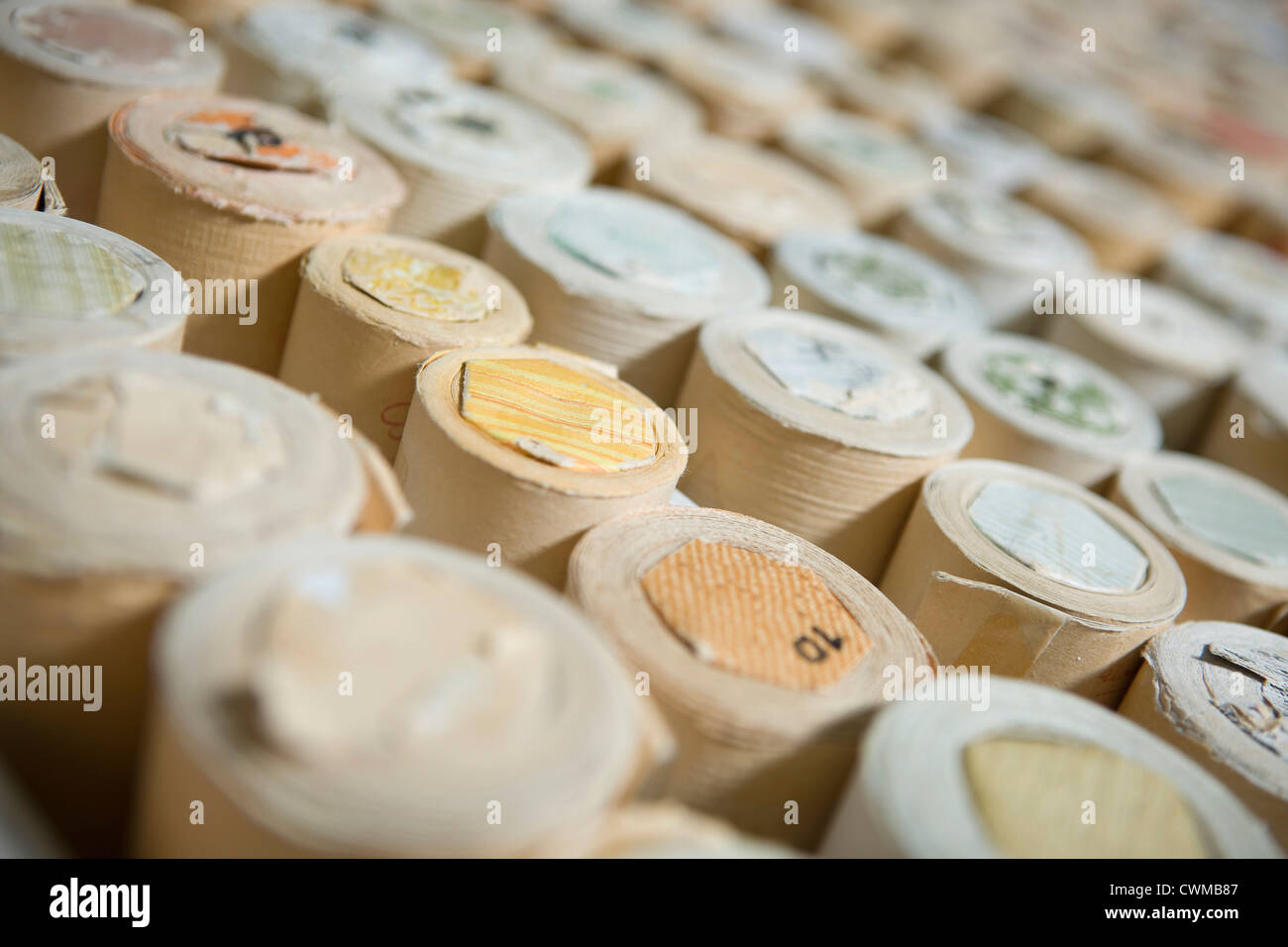 Vielzahl von gewalzten Tapeten, Nahaufnahme Stockfoto