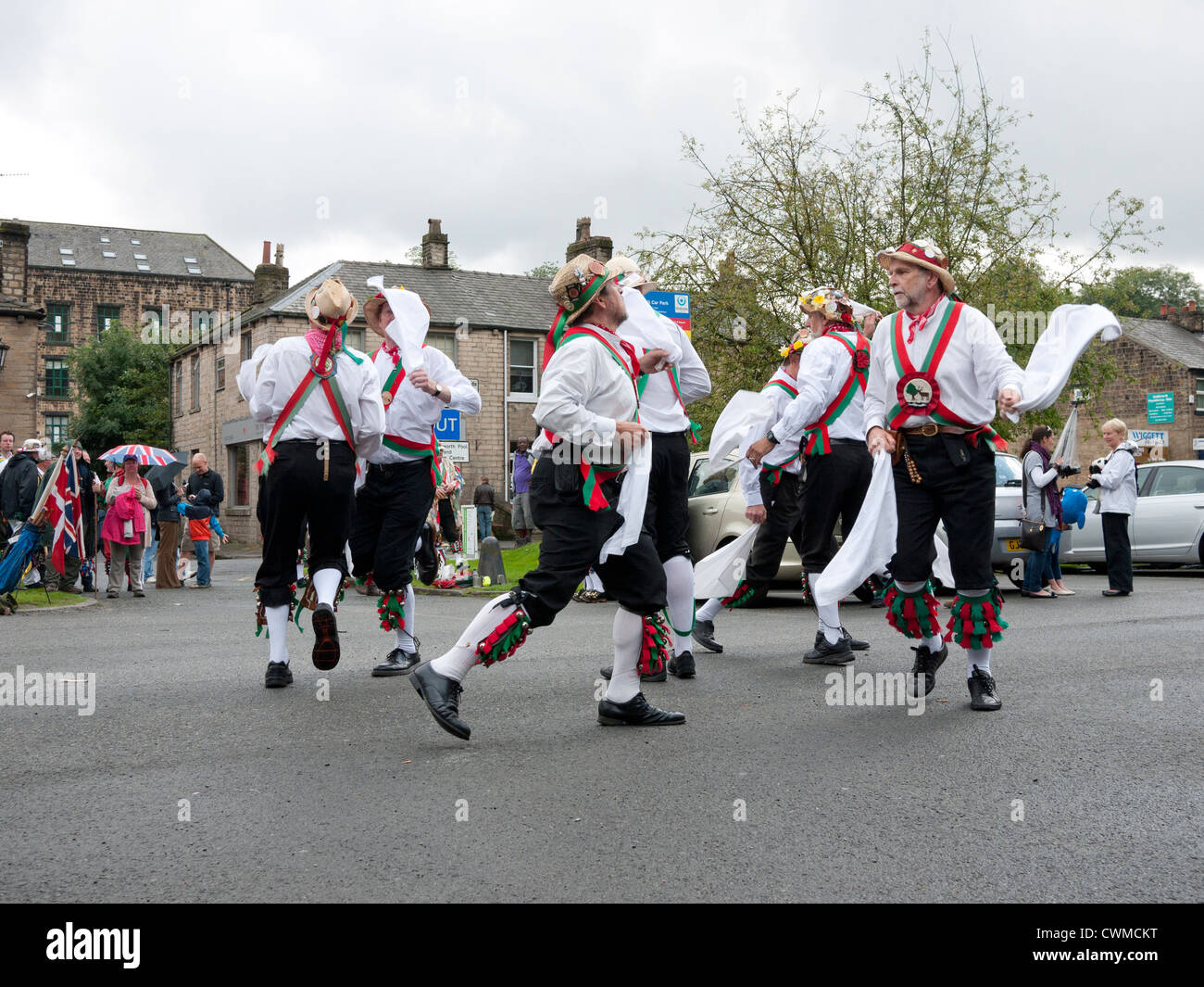 Tanzen Sie Morris Männer, Uppermill, Saddleworth, England, Vereinigtes Königreich. Stockfoto