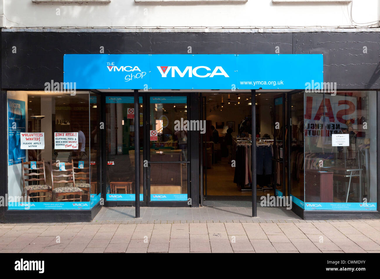 Ymca Charity Shop Store Stockfotos Und Bilder Kaufen Alamy