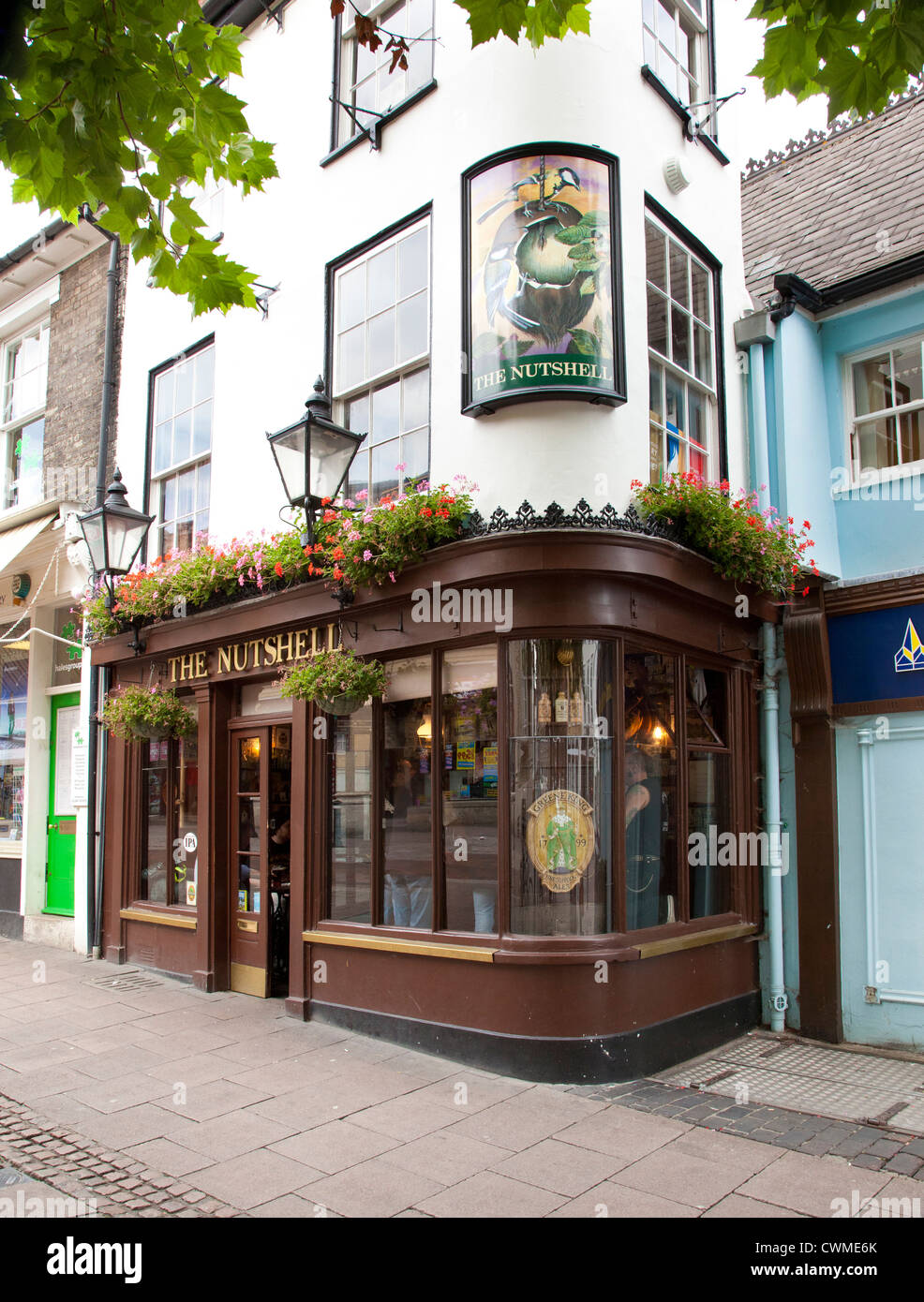 Der Pub Nussschale in Bury St Edmunds, die kleinste Kneipe im Vereinigten Königreich Stockfoto