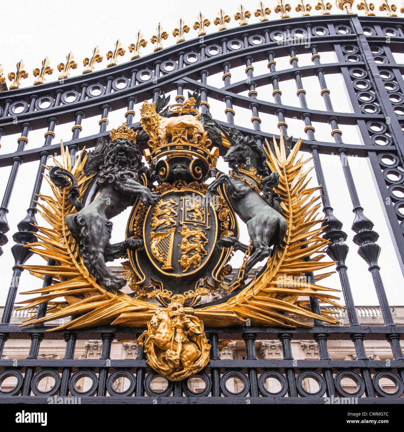 UK, London, Detail des Tores im Buckingham Palace Stockfoto