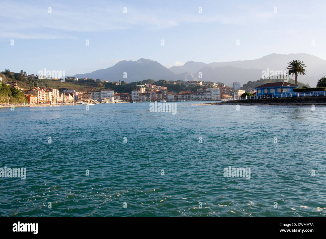 Sella Fluss Fischerdorf in Ribadesella, Asturien, Spanien Stockfoto