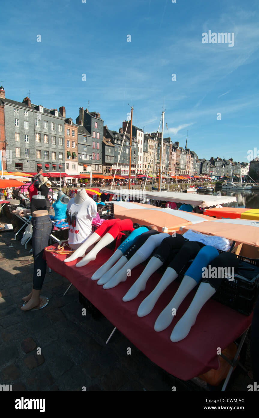 Honfleur Marktstand von am alten Hafen, Basse-Normandie, Frankreich. Stockfoto