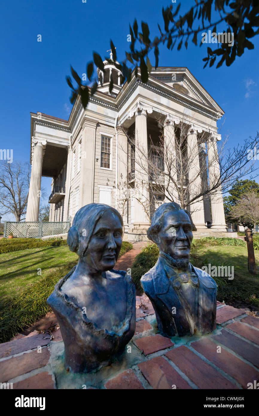 Old Courthouse Museum, Vicksburg, Mississippi, mit Büsten von Mr. und Mrs. Jefferson Davis Stockfoto