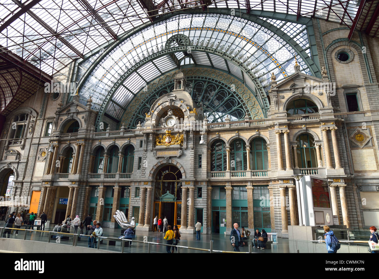 Innere Uhr in Antwerpen-Centraal Bahnhof Station, Antwerpen, Antwerpen Provinz, die flämische Region, Belgien Stockfoto