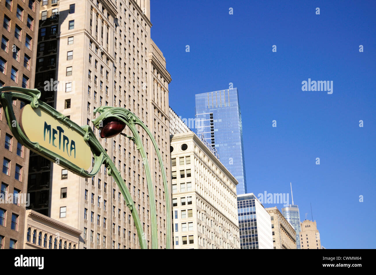 USA Illinois Chicago europäischen Torbogen Eingang zu einem Chicago Metra-Station auf der Michigan Avenue. Stockfoto