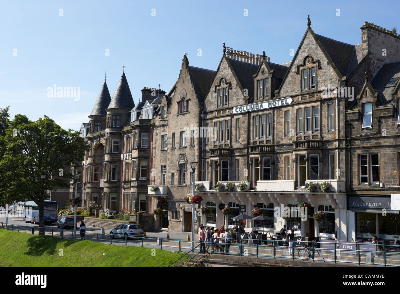 Ness Walk mit Columba und Palace Hotels am Fluss Ness Inverness City highland Schottland Großbritannien Stockfoto