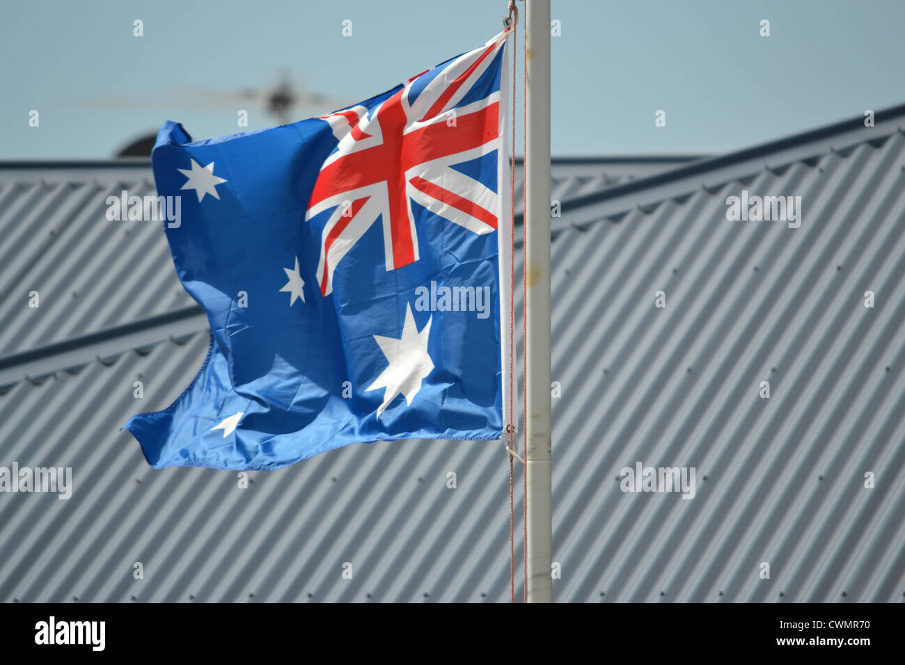 Australische Flagge im Wind nach hinten Stockfoto