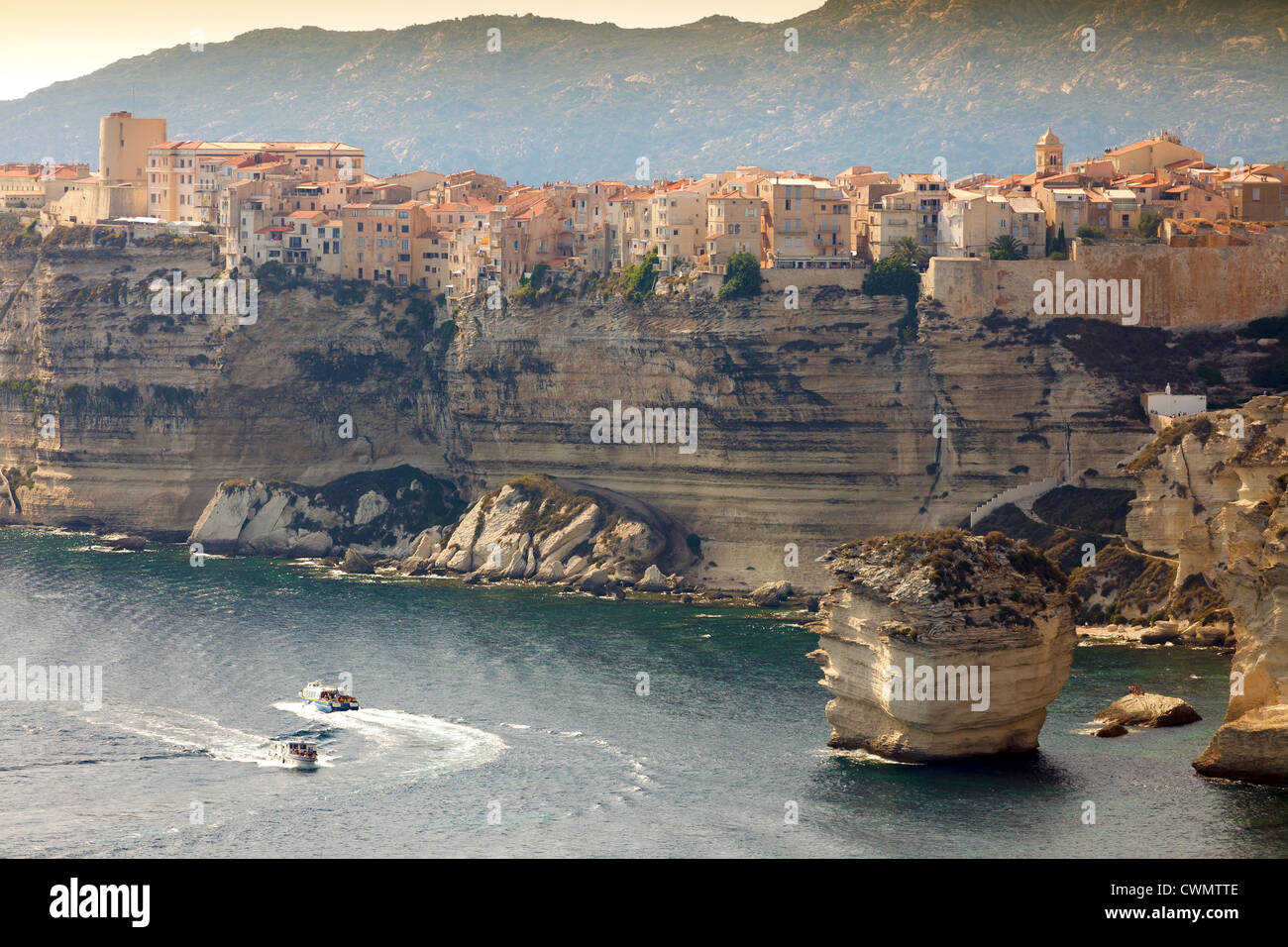 Bonifacio Stadt auf Klippe, Korsika, Frankreich Stockfoto