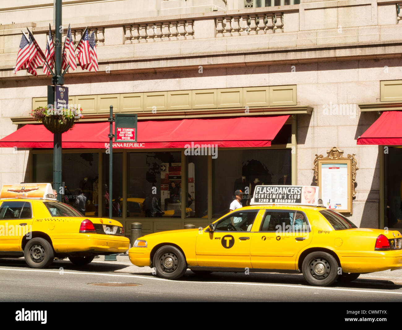 NYC gelben Taxis, die mit dem neuen 'Brief T'-logo Stockfoto