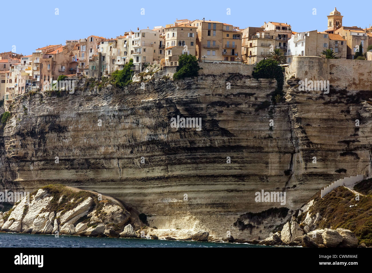 Antike Stadt Bonifacio auf Kalksteinfelsen, Korsika, Frankreich Stockfoto