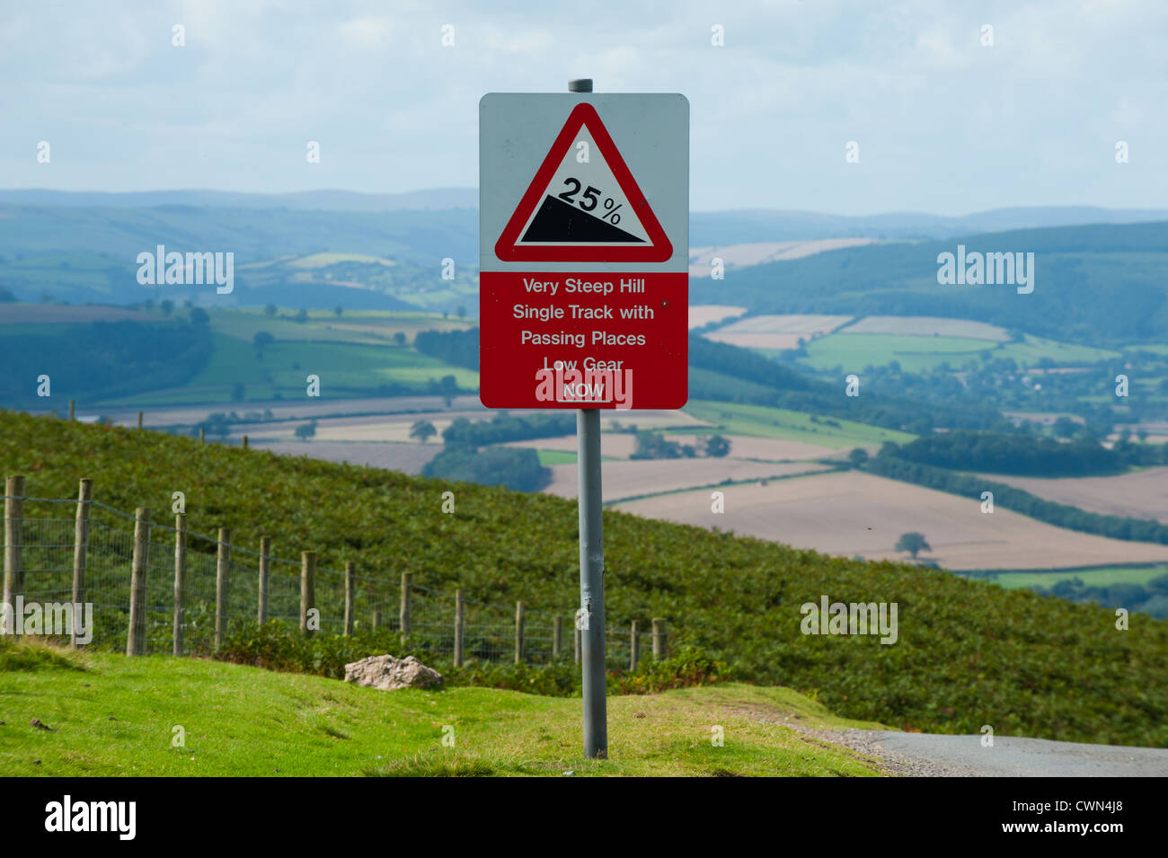 Ein Zeichen auf der Long Mynd, Shropshire - sehr steilen Hügel einzelne track mit Lastgang Orte jetzt vorbei. Stockfoto