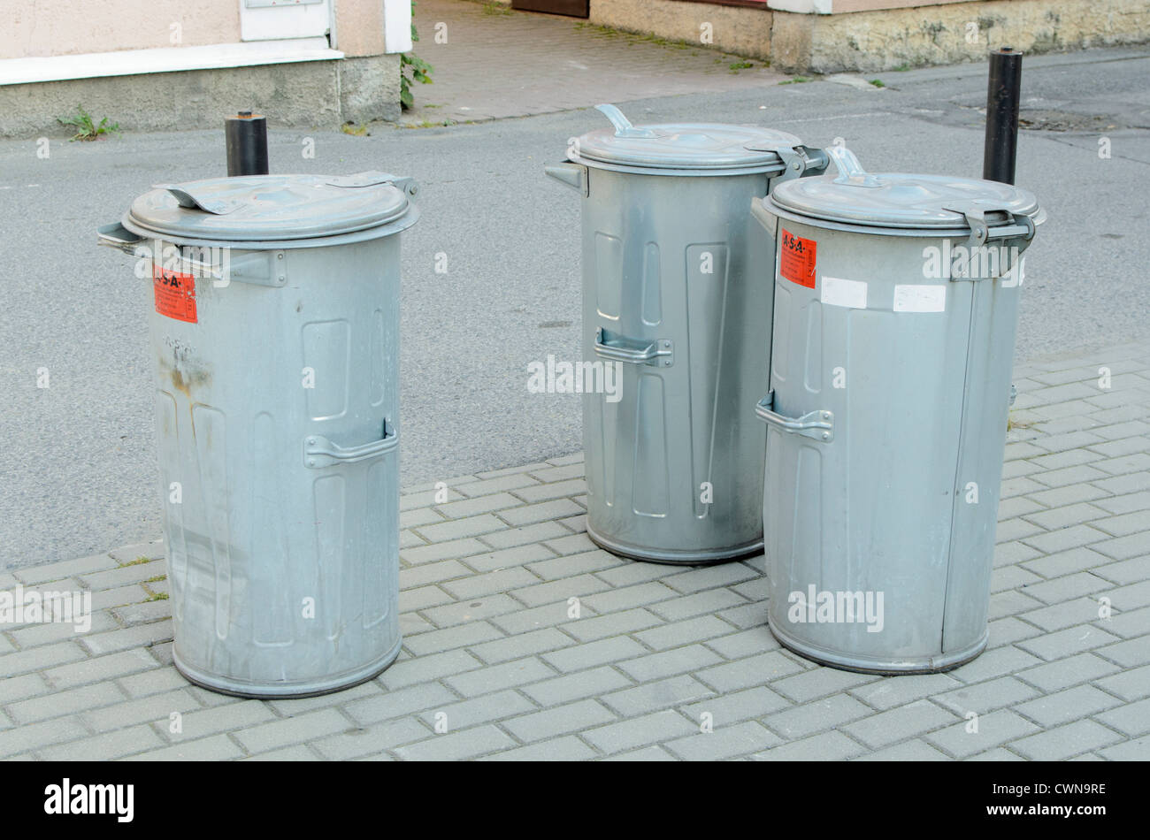 Altmodische Tschechische Mülltonnen Stockfoto