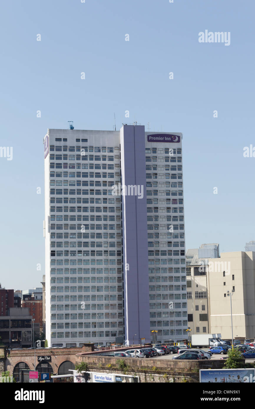 Manchester City Centre Men Arena Printworks Premier Inn Hotel Hochhaus Auf Victoria Bridge Street Manchester Stockfotografie Alamy