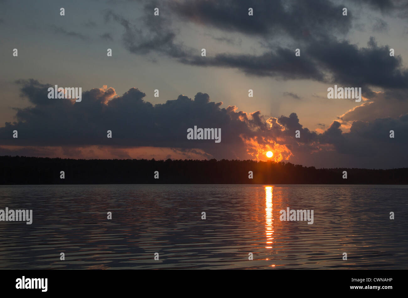 Algonquin Provincial Park, Ontario Kanada - Sonnenuntergang auf Tom Thomson See. Stockfoto