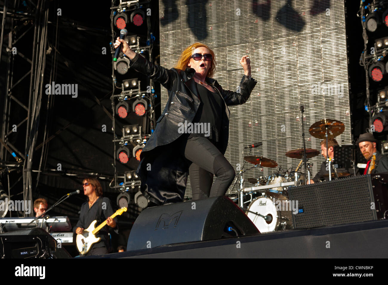 Sängerin Carol Decker der Gruppe T'Pau auf der Bühne bei den Rücklauf Festival Henley on Thames 2012. PER0319 Stockfoto