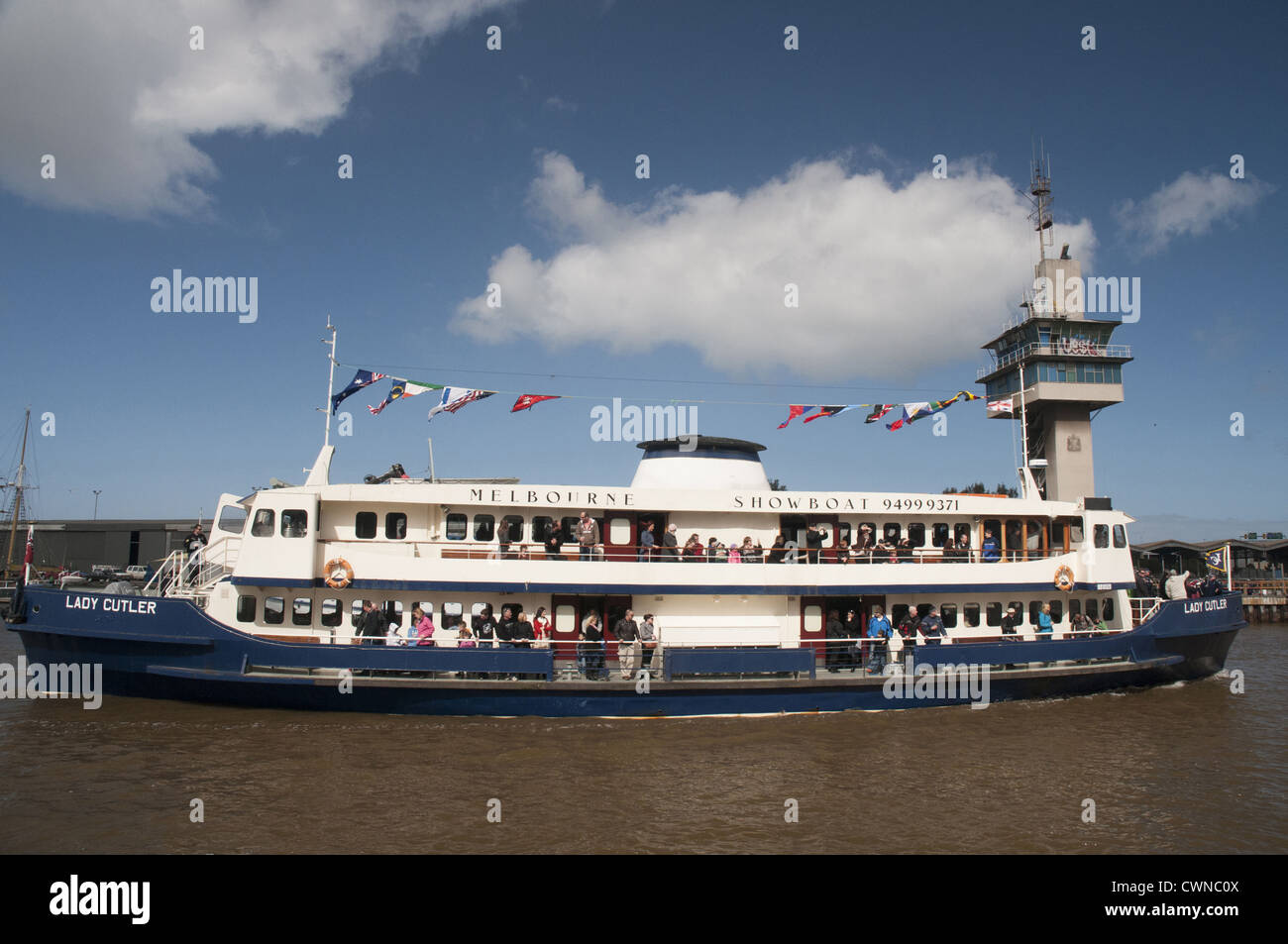 "Lady Cutler", eine ehemalige Sydney Harbour Fähre betreibt heute Sightseeing Kreuzfahrten rund um Melbourne Docklands Stockfoto