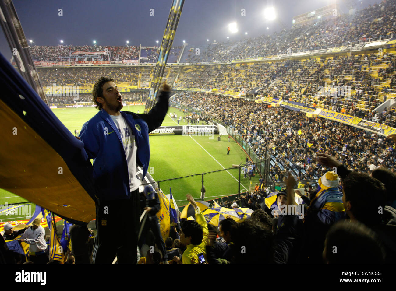 Fußballspiel der Boca Juniors im Stadium Bombonera, La Boca, Buenos Aires, Argentinien. Stockfoto