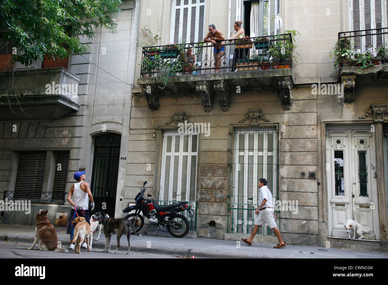 Straßenszene in La Boca Nachbarschaft, Buenos Aires, Argentinien. Stockfoto