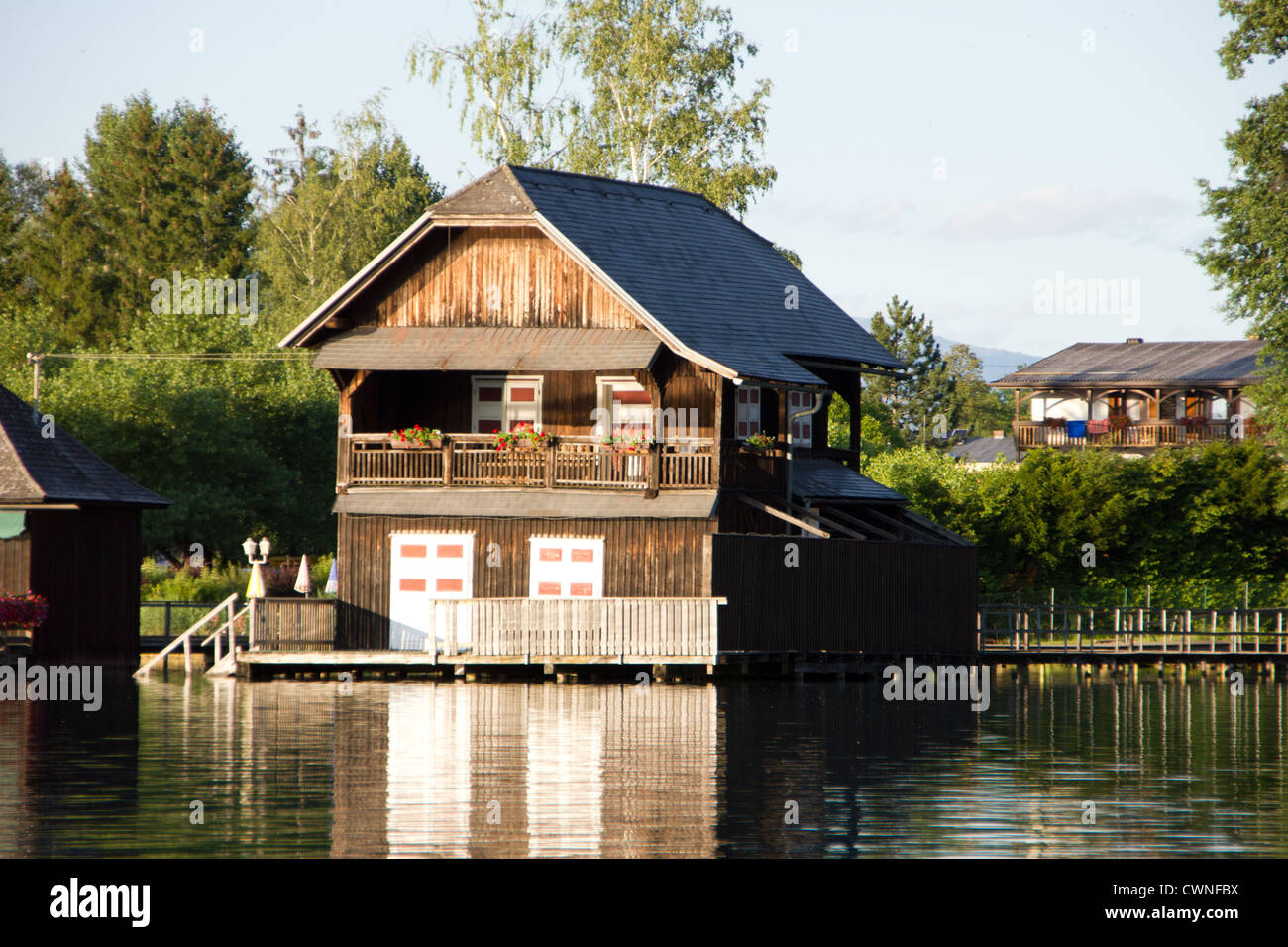 Ein schönes Haus am See Stockfoto