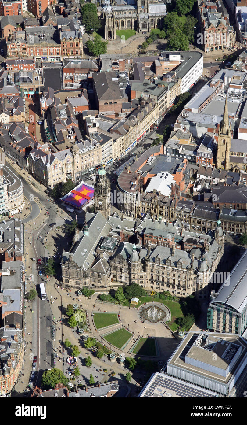 Luftaufnahme von Sheffield Rathaus & Peace Gardens, Sheffield, South Yorkshire, Großbritannien Stockfoto