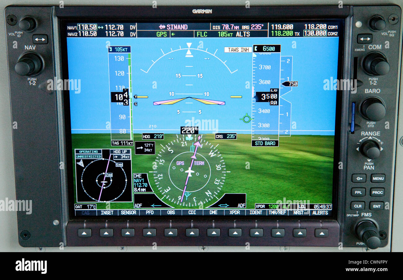 Nahaufnahme von einem Garmin-Höhenmesser in ein Leichtflugzeug Cessna Stockfoto