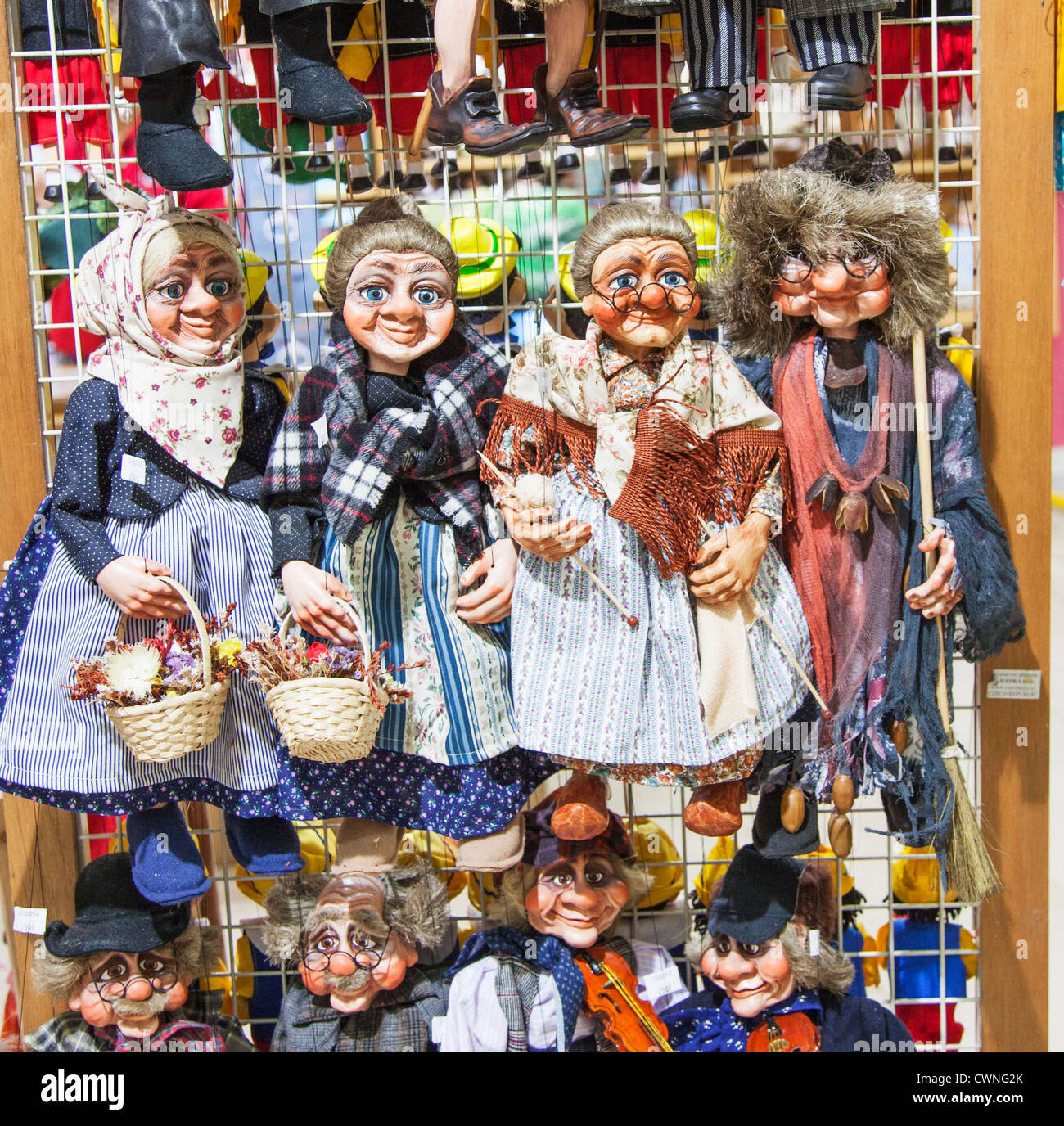 Puppen im Shop in Prag, Tschechische Republik Stockfoto