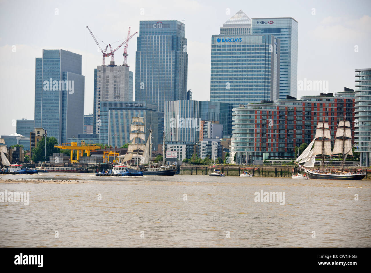 Niederländische Großsegler unter Segel, Galeonen, River Thames Festzug für die Olympischen Spiele 2012 in London, Canary Wharf, World Financial Centre, London Stockfoto