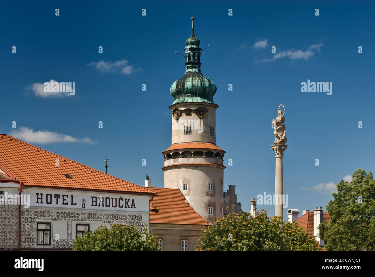 Burg, Turm und Spalte im Nové Město nad Metují im ostböhmischen Kraj (Region Hradec Králové), Tschechische Republik Stockfoto