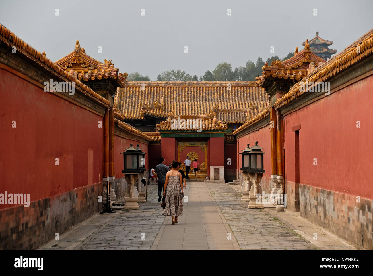 Gasse in der verbotenen Kaiserstadt im Herzen von Peking. Stockfoto