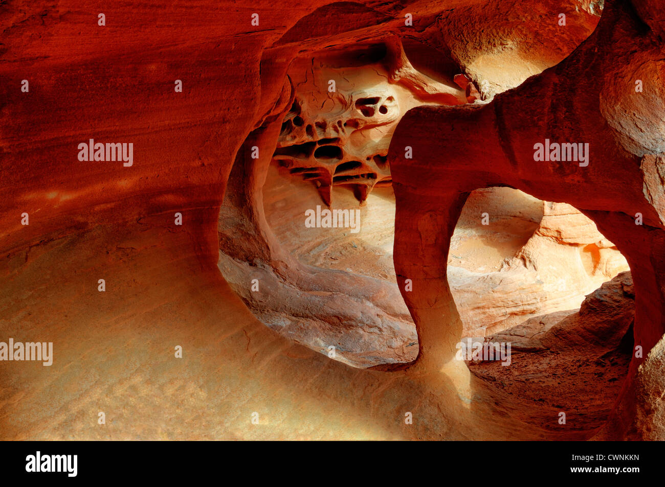 Windstone Arch Rock-Formation in einer kleinen Höhle zwingt Valley of Fire State Park Nevada USA geologischen Stockfoto