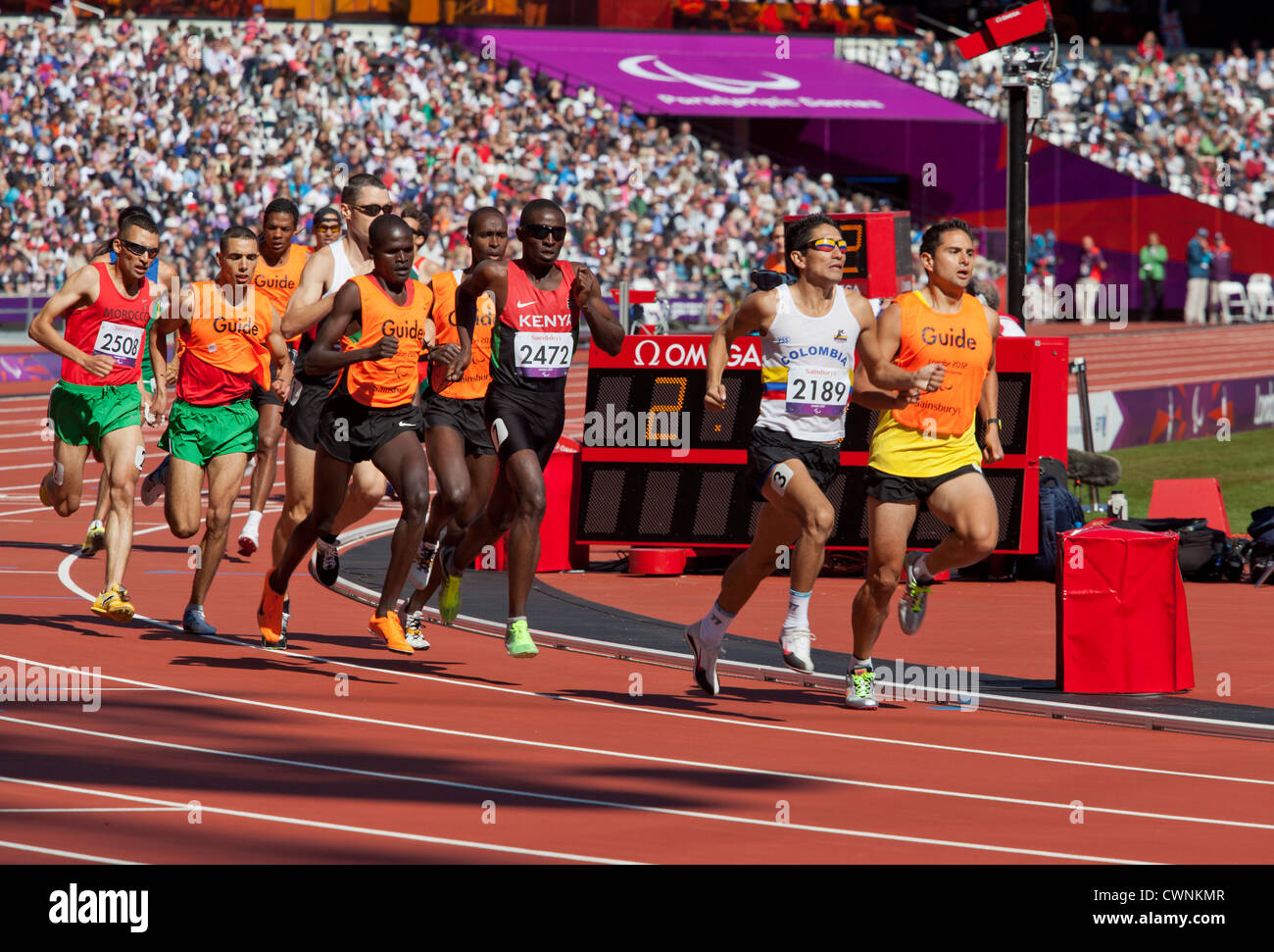 Blinde Männer 1500m-Rennen bei den Paralympics London 2012 im Olympiastadion Stockfoto