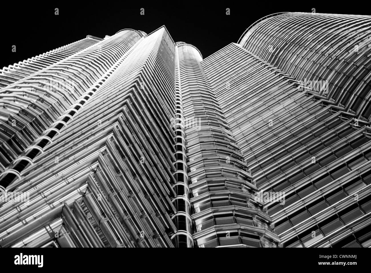 Blick auf die unglaubliche Wolkenkratzer von Petronas Towers in Kuala Lumpur. schönen architektonischen Gestaltung und einst das höchste Gebäude der Welt Stockfoto