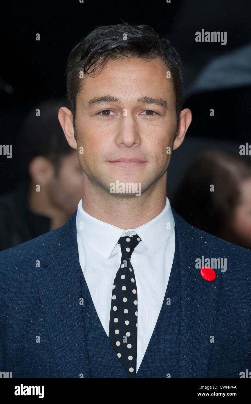 Joseph Gordon-Levitt kommt für die Europa-Premiere von The Dark Knight Rises. Stockfoto