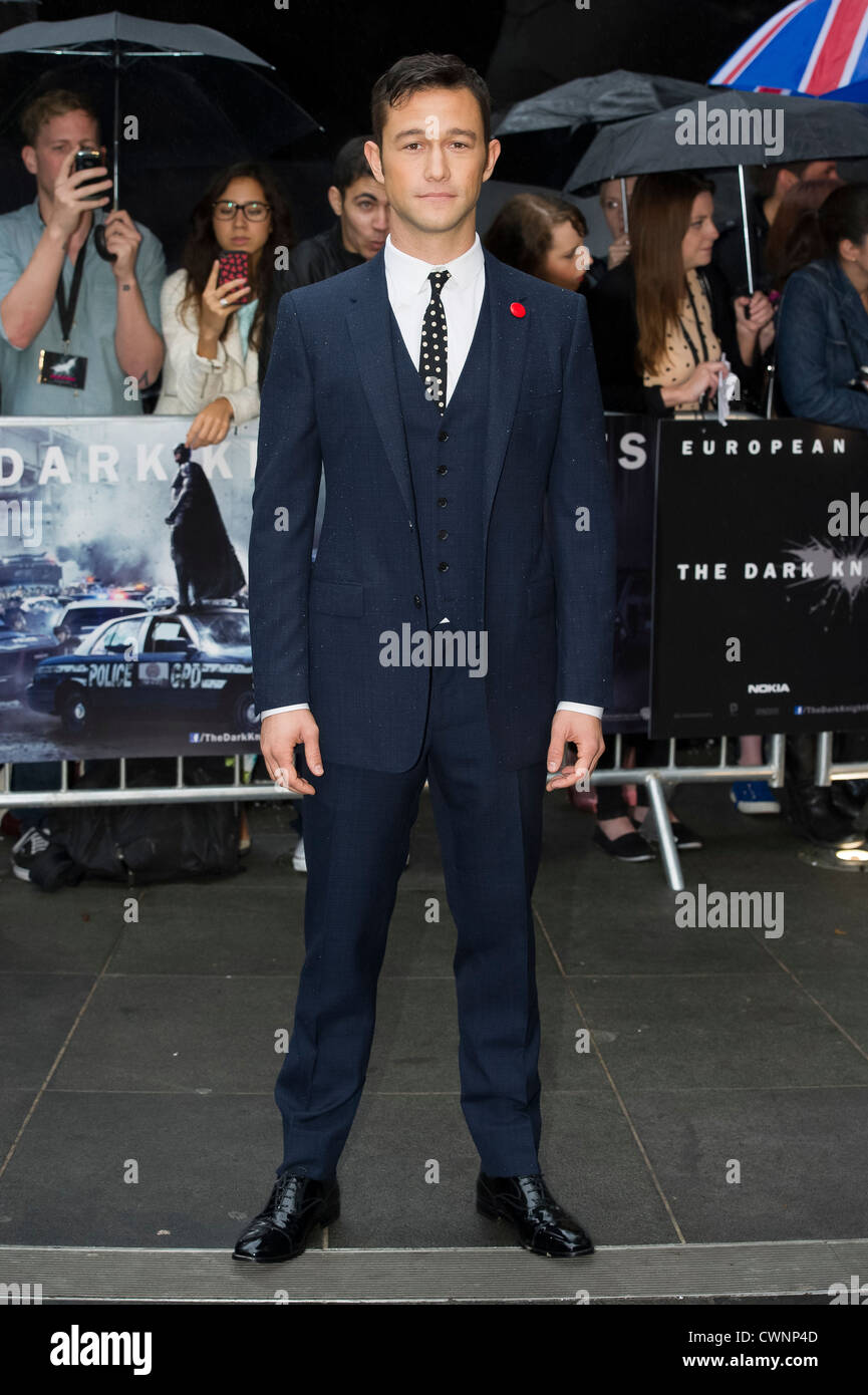 Joseph Gordon-Levitt kommt für die Europa-Premiere von The Dark Knight Rises. Stockfoto