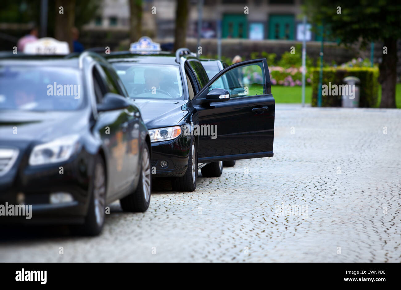 Taxi Fahrzeuge auf Stadtstraße. Stockfoto