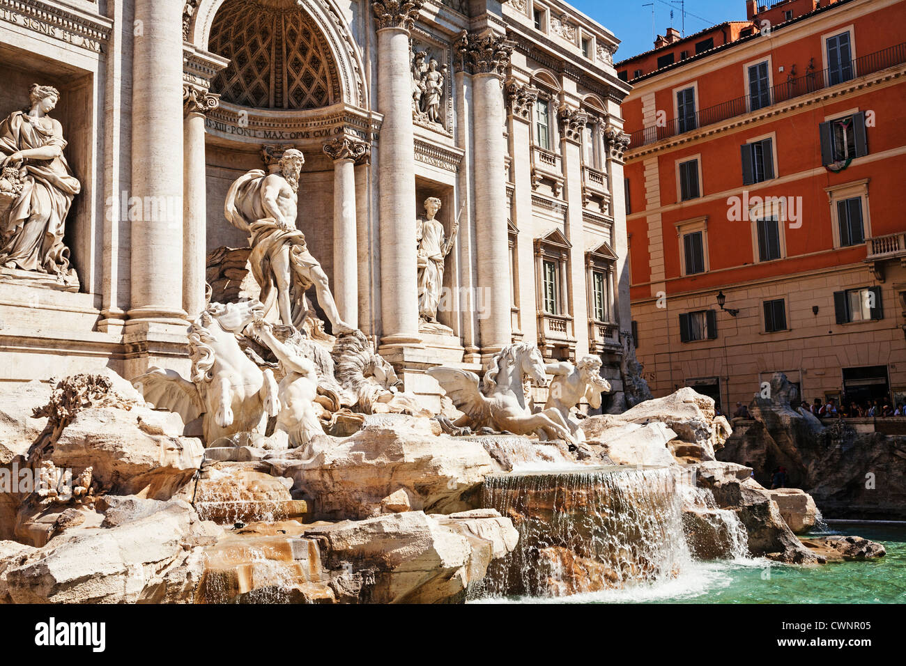 Der Carrara-Marmor-Statuen der Trevi Brunnen Rom, Latium, Italien. Stockfoto