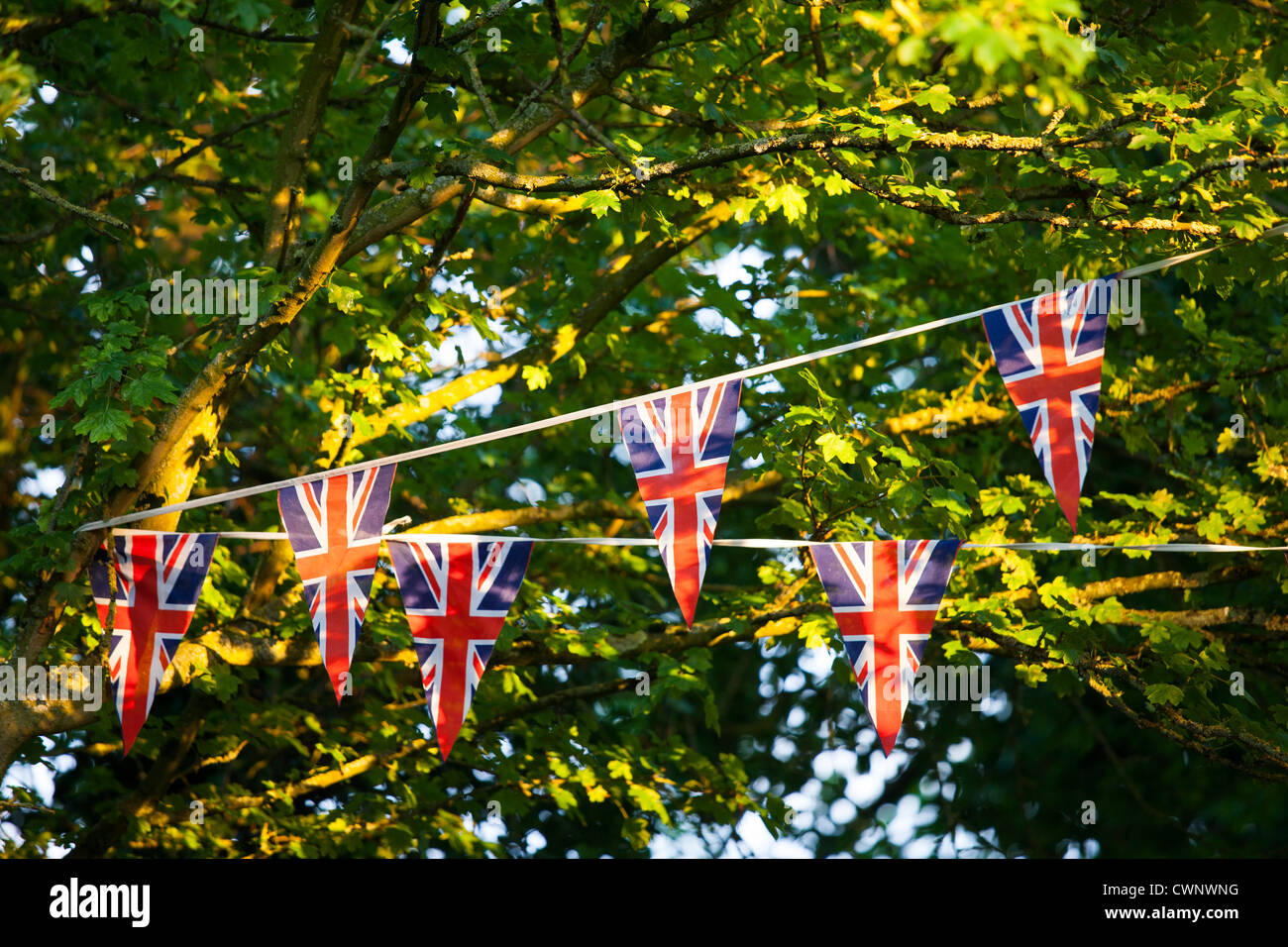 Union Jack-Flagge Wimpel am Straßenfest anlässlich der Königin Diamond Jubilee in Swinbrook in den Cotswolds, UK Stockfoto