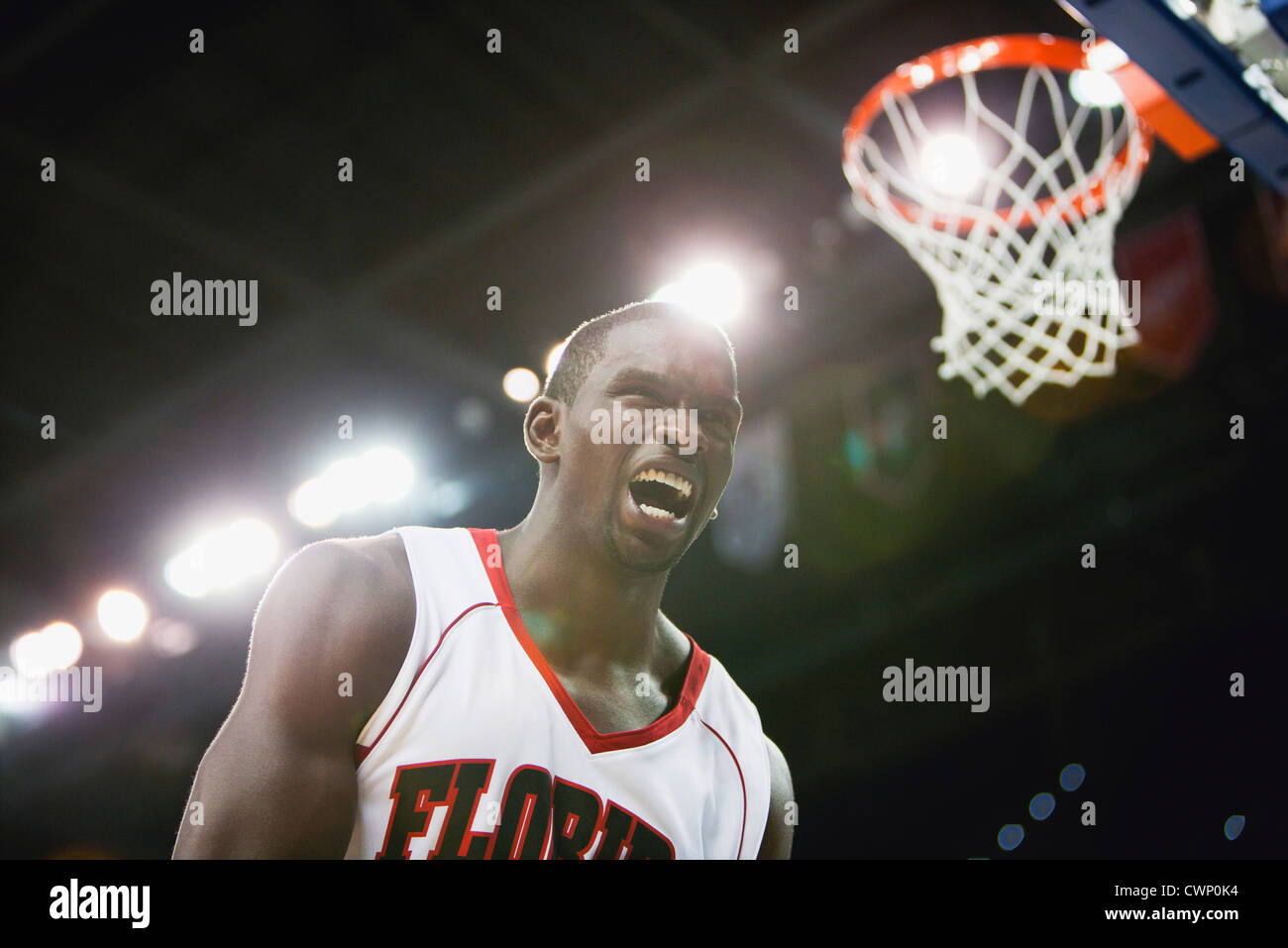 Basketball-Spieler schreien Stockfoto