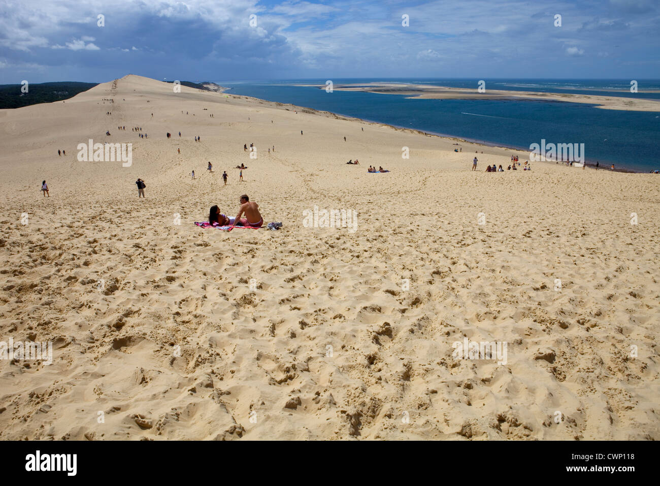 Besucher der berühmten Düne von Pyla, die höchste Sanddüne Europas in Pyla Sur Mer, Frankreich. Stockfoto