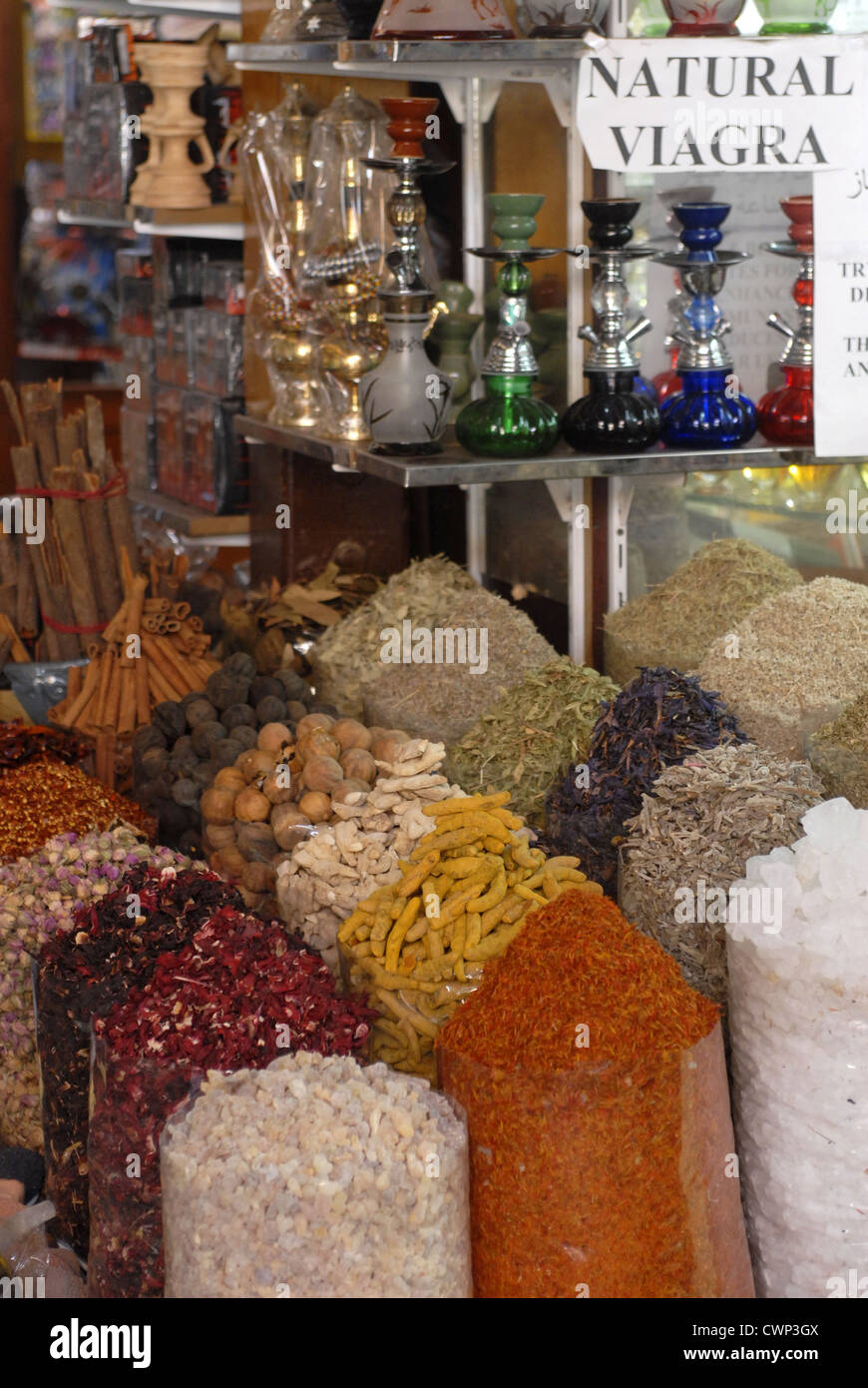 Körner und Samen im Souk der Bastakiya Viertel, Dubai, Vereinigte Arabische Emirate, Vereinigte Arabische Emirate, persischen, arabischen Halbinsel, Asien. Stockfoto