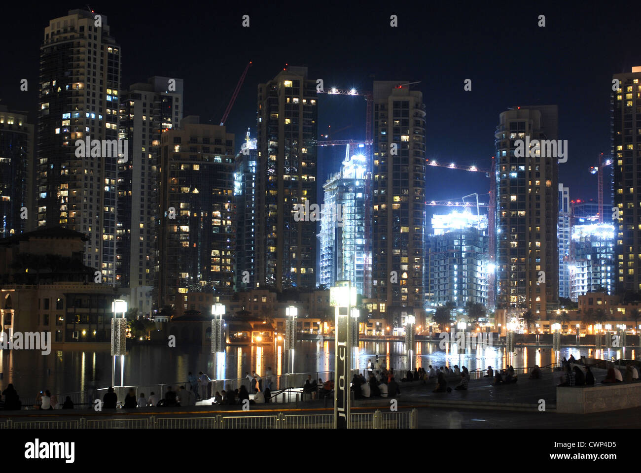 Panoramablick auf den Burj Khalifa Complex in der Nacht, Dubai, Vereinigte Arabische Emirate, Vereinigte Arabische Emirate, persischen, arabischen Halbinsel, Asien. Stockfoto