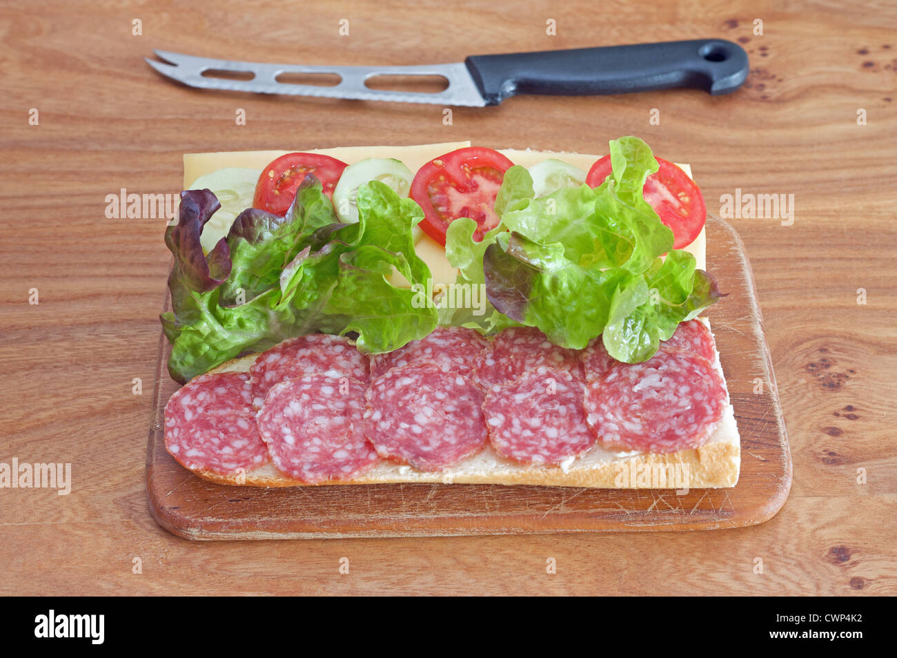 Salami und Salat-sandwich Stockfoto