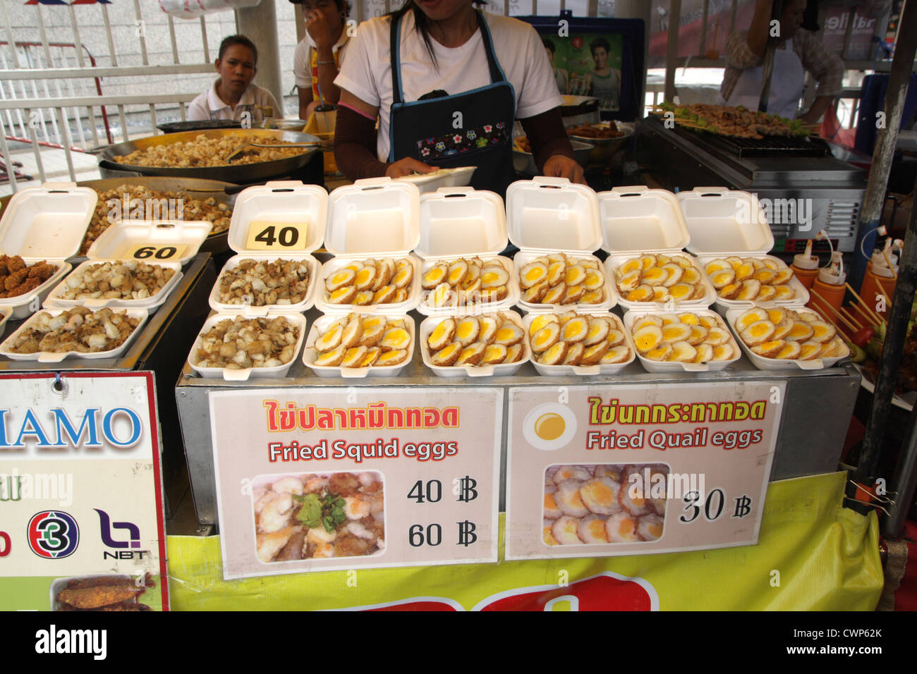Thailändische Garküche in Chatuchak Market Stockfoto