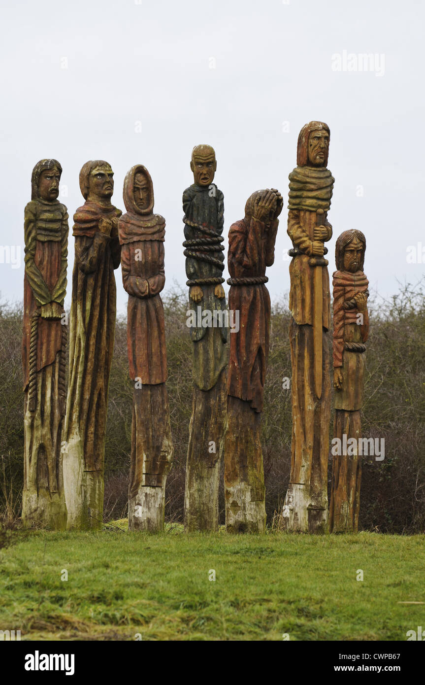 Geschnitzte Figuren aus Holz, zum Gedenken an Bauernkrieg, geformt von Robert Koenig und Teil des Wat Tyler Skulpturenweg, Wat Stockfoto